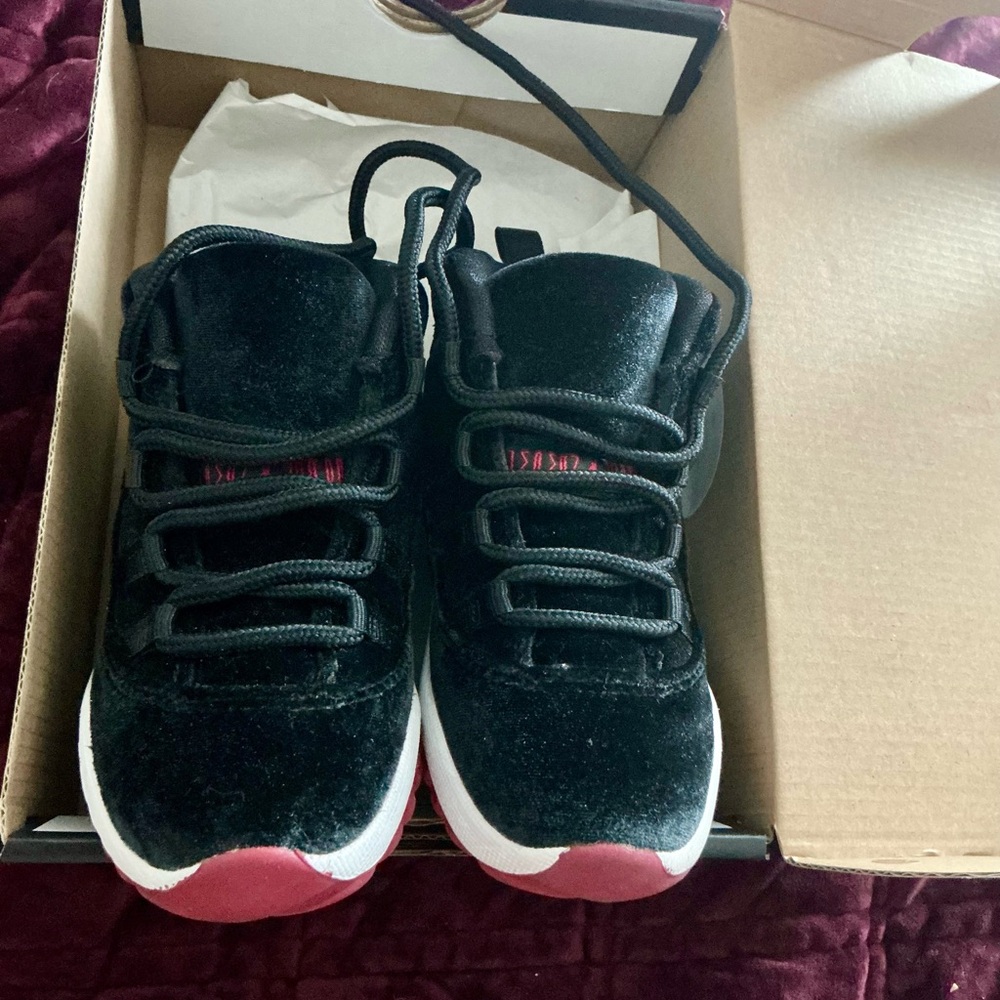 Jordan 11 Retro Bred Velvet - Black and Red - Toddler 9c